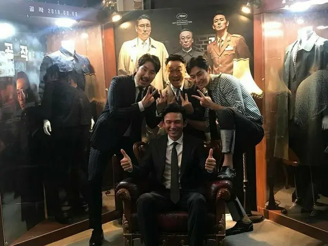 【G公式】俳優チュ・ジフン、 映画「工作」で共演のファン・ジョンミン、イ・ソンミン、チョ・ジヌンとの写真を公開。