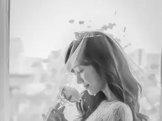 女優キム・テヒのブーケを受け取ったハ・シウン、ウェディング写真を公開。2日に一般男性を結婚式を挙げた。