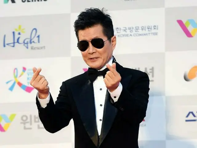 歌手テ・ジナ、第26回ソウル歌謡大賞授賞式に出席。
