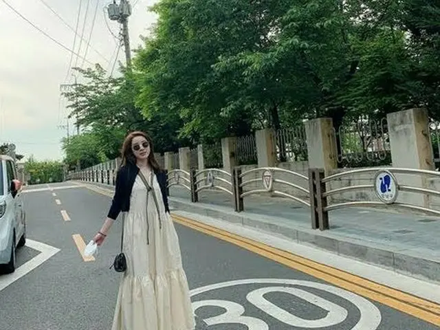 歌手ソ・イニョン、SNSに車道を横断する写真を掲載で騒動になり謝罪。