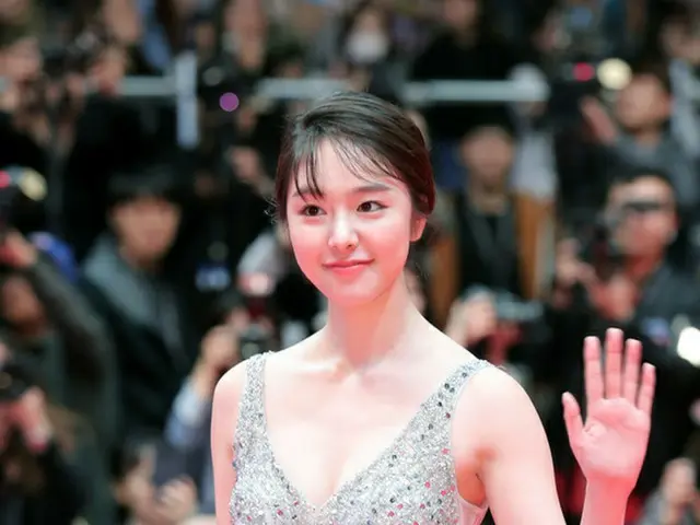 韓国でも活動していた女優の唐田えりか、活動再開。