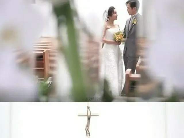 プロゴルファーのイ・ボミ、夫で俳優イ・ワン との結婚1周年を迎え、結婚式の写真を公開。