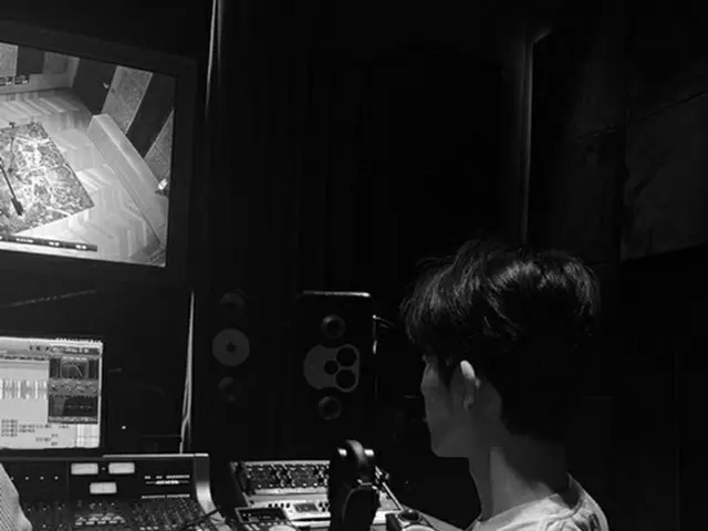 iKON 出身B.I、レコーディング室での近況写真を公開。