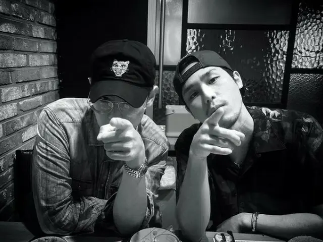 T.O.P(BIGBANG)、Sik-Kとのツーショット公開で話題に。
