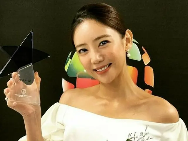 女優イ・テイム、2017 Korea Drama Awardsでホットスター賞受賞。