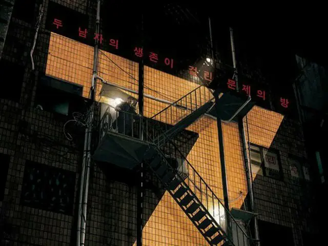 EXO D.O、俳優シン・ハギュン との共演映画「7号室」のスペシャルポスターを公開。