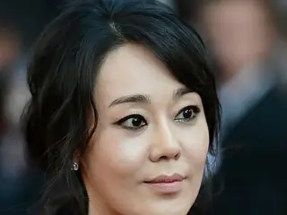 カンヌ国際映画祭のレッドカーペットに登場したキム・ユンジン