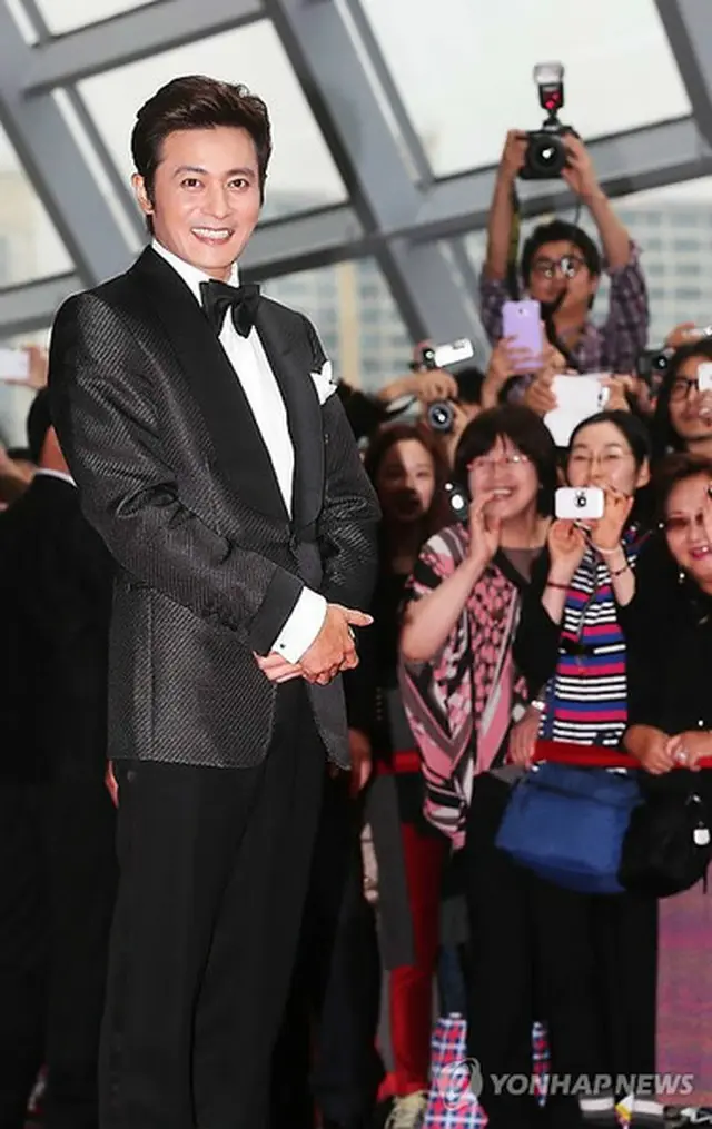 レッドカーペット行事にて、韓国俳優チャン・ドンゴン