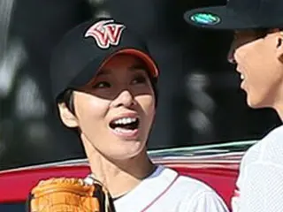 2012八道プロ野球韓国シリーズ「SKvs三星」で始球・始打式を行ったショーン＆チョン・ヘヨン夫妻