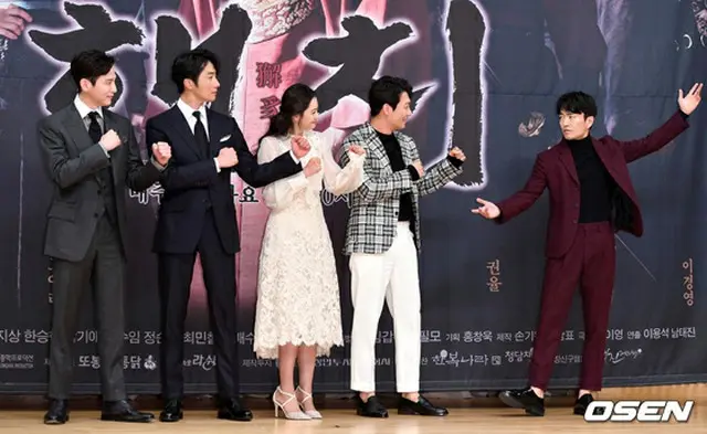 左から俳優クォン・ユル、チョン・イル、コ・アラ、パク・フン、チョン・ムンソン