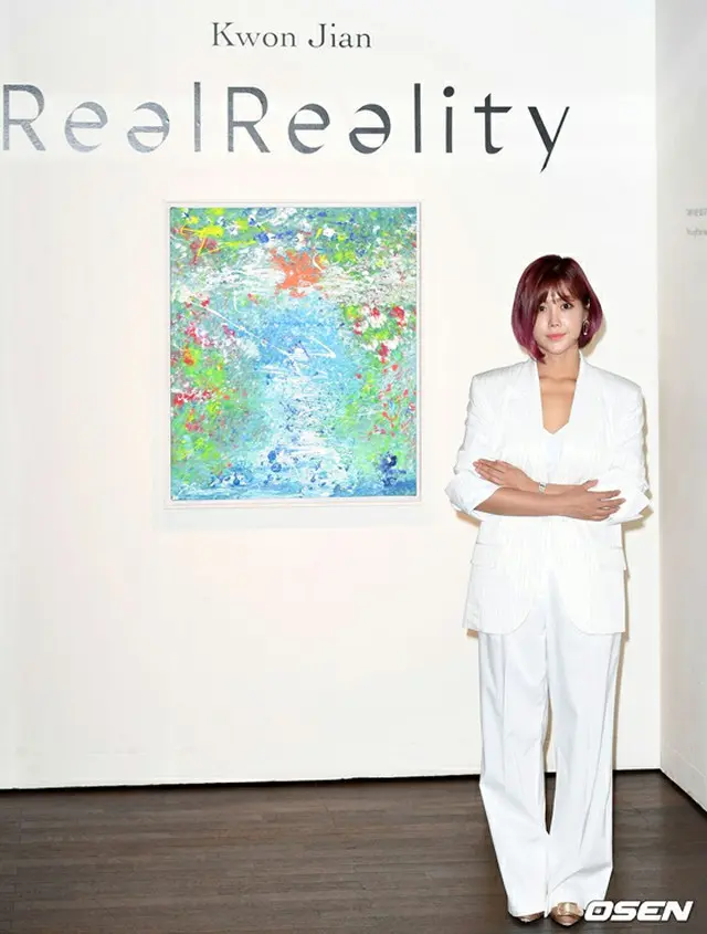「クォン・ジアン個展－Real Reality」展示記念ラウンドインタビューを行った歌手ソルビ