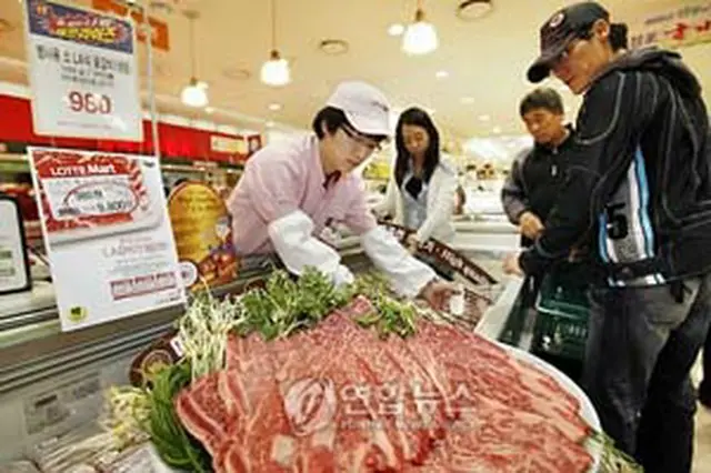 大型スーパーでは昨年11月から米牛肉の販売が再開されている。ソウルのロッテマートにて＝（聯合ニュース）