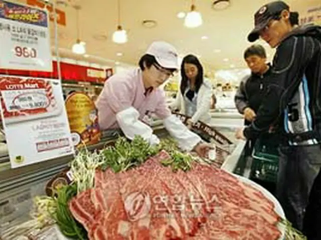 大型スーパーでは昨年11月から米牛肉の販売が再開されている。ソウルのロッテマートにて＝（聯合ニュース）