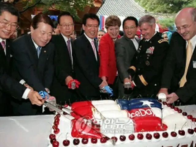 駐韓米国大使の官邸では独立記念日を祝うパーティが開かれていた＝2日、ソウル（聯合ニュース）