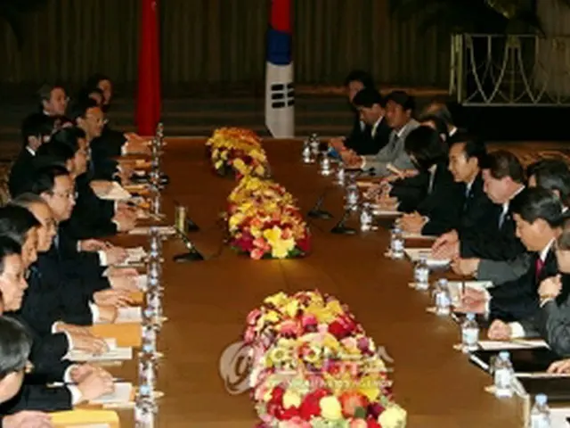 韓中首脳会談のようす＝23日、ニューヨーク（聯合ニュース）