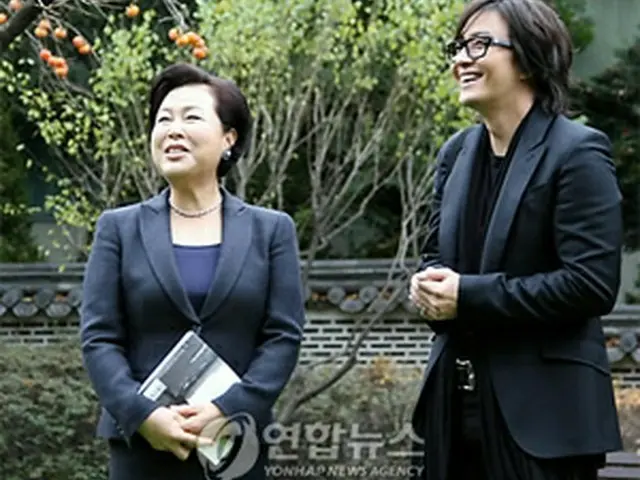 ペ・ヨンジュン（右）と金潤玉大統領夫人