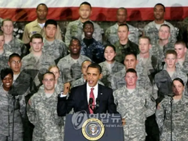 烏山米空軍基地で演説するオバマ大統領＝１８９日、烏山（聯合ニュース）