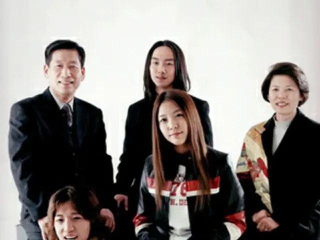 BoAの家族写真（ソン・ヨンジャ氏＝右）