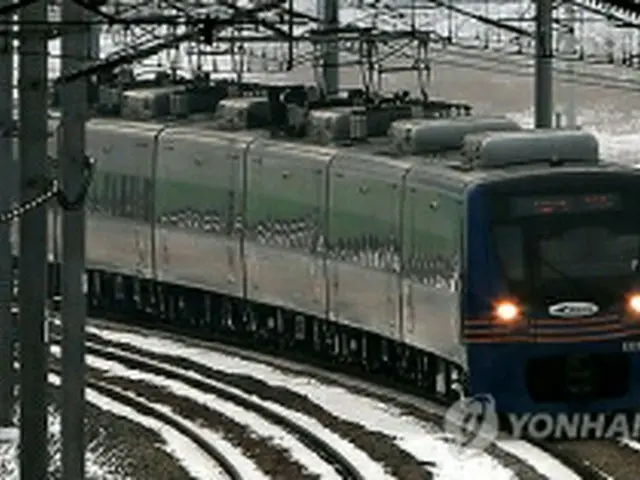 空港鉄道を走る列車＝２９日、仁川（聯合ニュース）