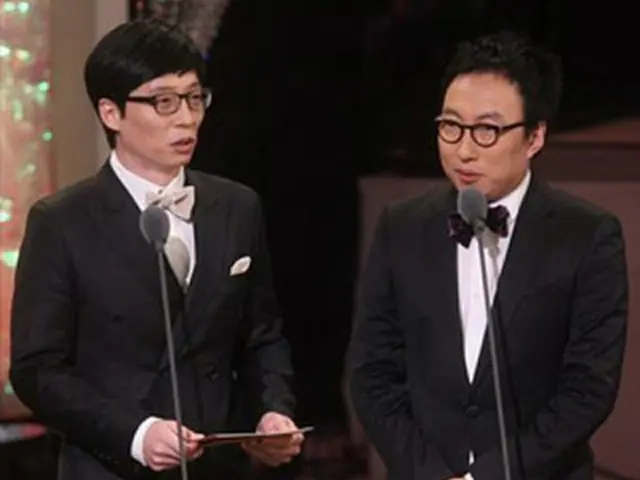 ＜2010 MBC放送芸能大賞＞に輝いたユ・ジェソク （左）