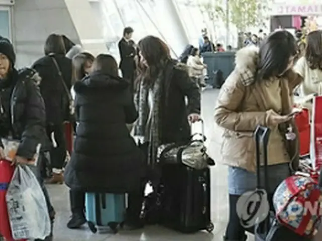 運航が中断した仁川空港＝11日、ソウル（聯合ニュース）