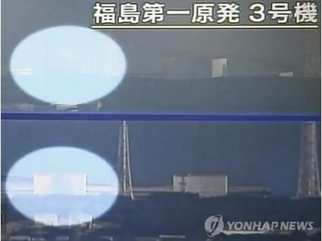 NHKが報じた福岡第1原発3号機の爆発前後の様子。上の映像は14日午前11時ごろ、下の映像は爆発前の同日午前9時ごろの様子＝（聯合ニュース）