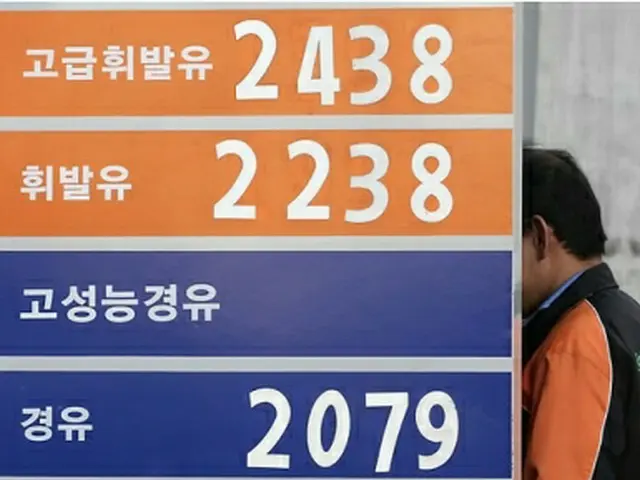 半年以上、上昇が続き３月は月間で過去最高に達した韓国のガソリン価格＝（聯合ニュース）