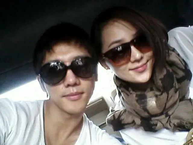 キ・テヨン(左)とユジン(右)=キ・テヨンのTwitterより