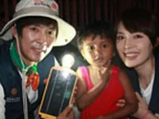 俳優チェ・スジョン＆ハ・ヒラ夫妻、フィリピンでボランティア活動