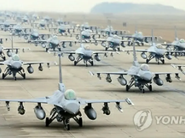 韓米空軍による戦闘機武装訓練の模様=(聯合ニュース)