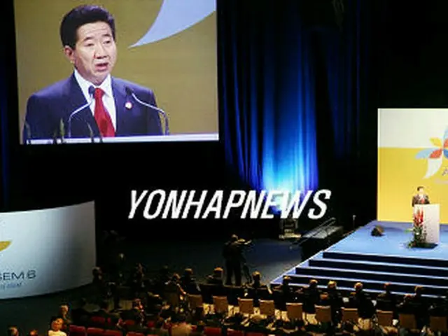 ASEM首脳会議で演説する盧武鉉大統領＝10日、ヘルシンキ（聯合）