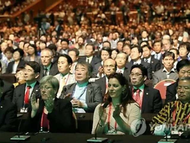 開会式に出席した各国代表ら＝６日、済州（聯合ニュース）