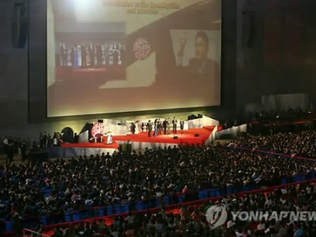 釜山国際映画祭開幕式のようす＝4日、釜山（聯合ニュース）