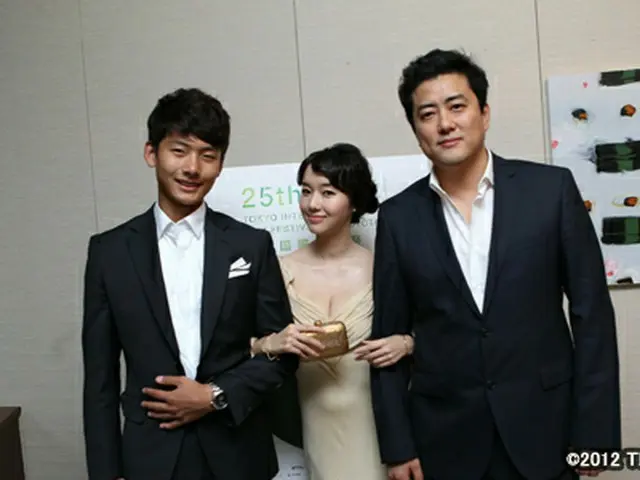 左から俳優ソ・ヨンジュ、女優イ・ジョンヒョン、カン・イグァン監督