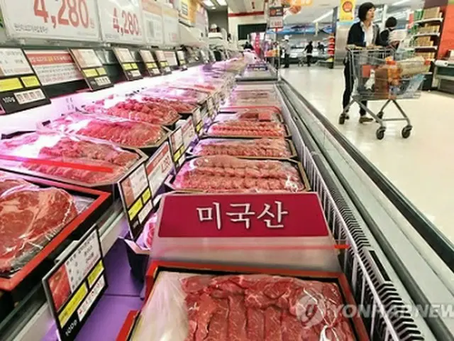 スーパーの米国産牛肉販売コーナー＝（聯合ニュース）