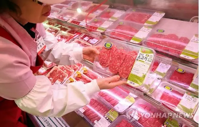 大型スーパーの肉売り場＝（聯合ニュース）