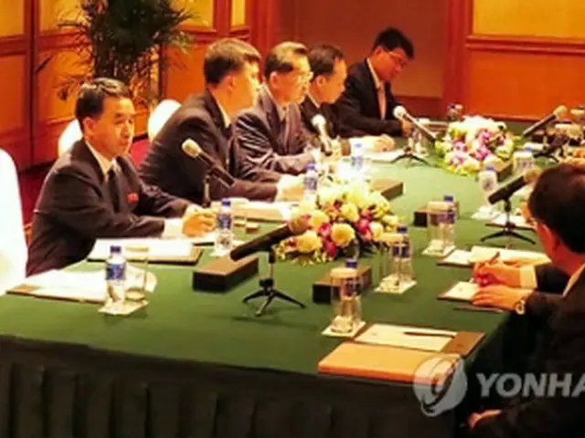 瀋陽市内のホテルで始まった日朝赤十字会談の様子。左側が北朝鮮代表団＝19日、瀋陽（聯合ニュース）