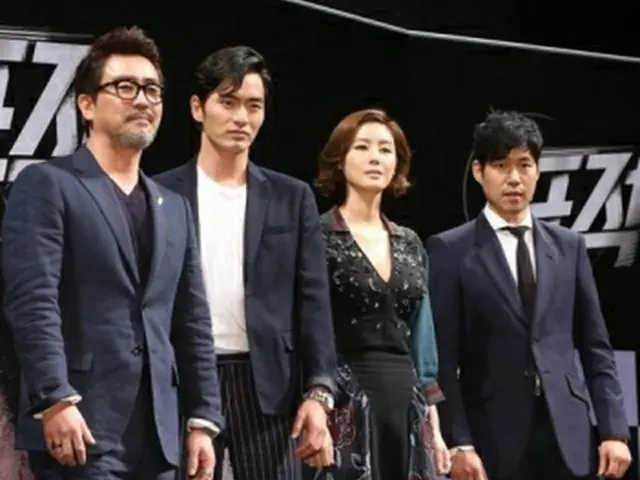 3月にソウルで開かれた「標的」の製作報告会に出席した主演者ら。左から、リュ・スンリョン、イ・ジヌク、キム・ソンリョン、ユ・ジュンサン＝（聯合ニュース）