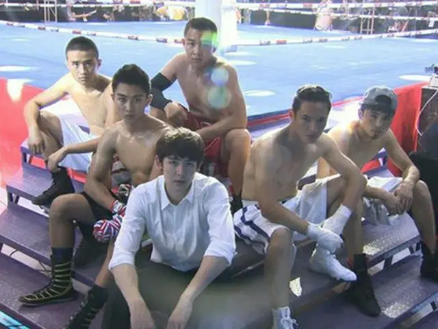 韓国アイドルグループ「2PM」のニックンが中国のボクシング番組「Brave heart」でマネジャーに変身する（提供:OSEN）
