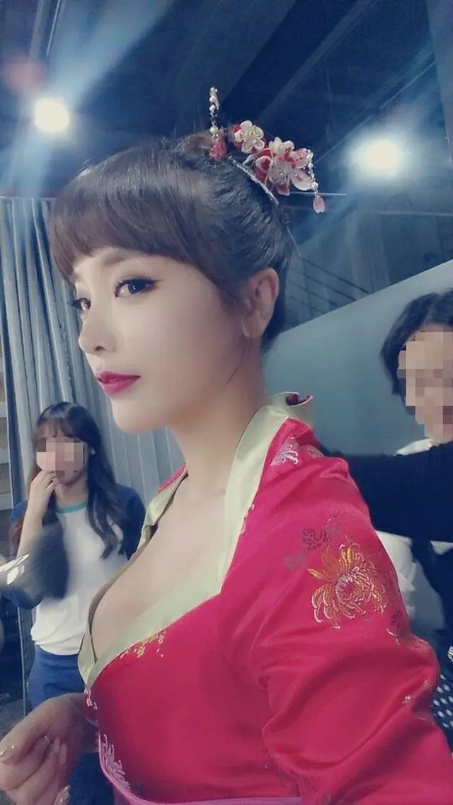 歌手ホン・ジニョン（29）がセクシーな着物姿を公開した。（提供:OSEN）