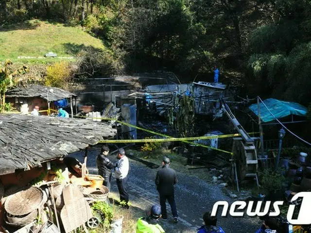 韓国警察がペンションバーベキュー場火災で10名の被害を出した責任として、オーナー夫婦ら一家の出国を禁止した。業務上過失致死傷の適用を検討中。（提供:news1）