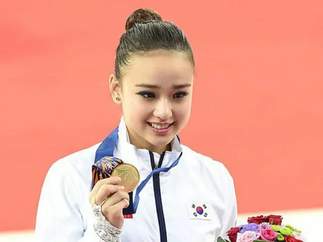 “韓国新体操界の妖精”ソン・ヨンジェ（20歳、延世大学）が、2014年を輝かせた最高の女性体育人に選ばれた。（提供:OSEN）