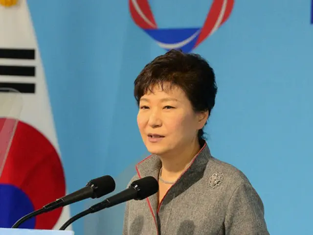 朴槿恵（パク・クネ）大統領は25日、第2次韓・太平洋島嶼国の外交長官会議参加のため、訪韓している14か国の外交首長らに会い、気候変動対応などのための相互協力法案を議論した。（提供:news1）