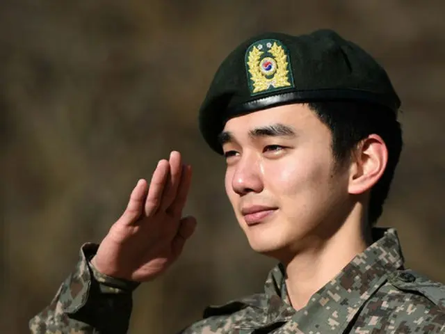 韓国俳優ユ・スンホの除隊を陸軍も祝福し、注目を集めている。