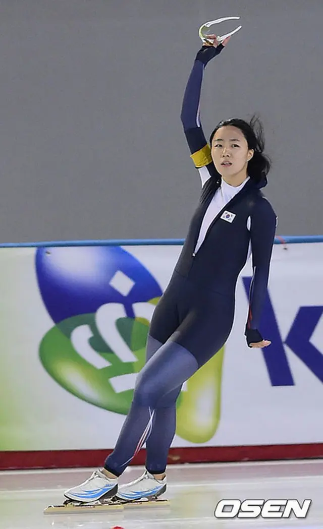 “スピードスケートの女帝”李相花（イ・サンファ）が国際スケート連盟（ISU）W杯で再び女子500メートルレースの金メダルを獲得した。（提供:OSEN）