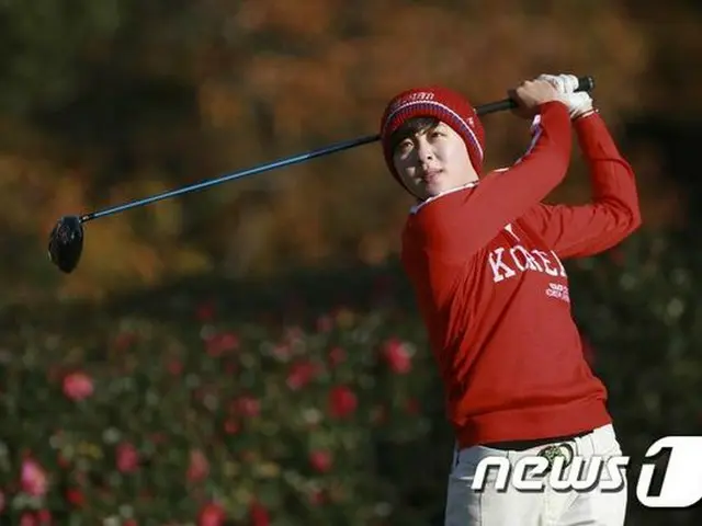 ことし最高のシーズンを送ったキム・ヒョジュ（19、ロッテ）が、2014韓国女子プロゴルフ（KLPGA）ツアー授賞式で大賞を受賞した。