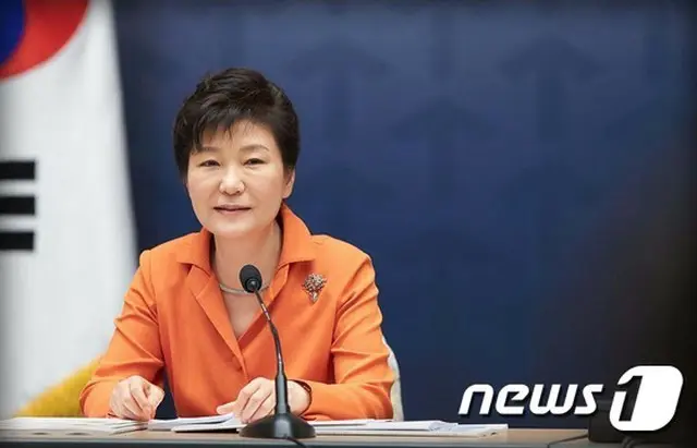 韓国・朴槿恵（パク・クネ）大統領の支持率が30%台へ下落し、就任後、最低の数値となった。