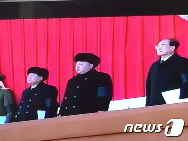 北朝鮮は、金正日総書記の死去から3年を迎えた17日、金日成主席と金総書記の遺体が安置されている錦繍山太陽宮殿前の野外広場で追悼会である中央追慕大会を1時間ほど行なった。（提供:news1）