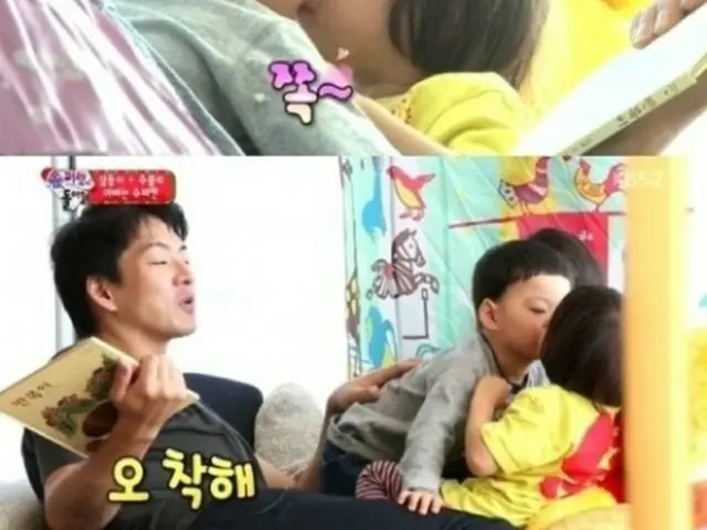韓国人気バラエティ番組KBS2「スーパーマンが帰ってきた」に出演中のサランちゃん（チュ・サラン）が、俳優ソン・イルグクの3つ子の息子で末っ子のマンセ君と可愛らしいキスを披露した。（画像:news1）