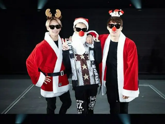 韓国男性グループ「JYJ」が福岡でクリスマスのあいさつを伝えた。（提供:OSEN)